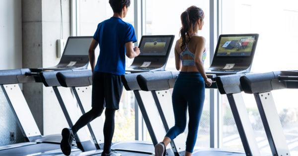 デザインも着心地も抜群！モチベーションを高めるおすすめのトレーニングウェア20選！